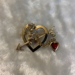 ☘️VTG Cupid On Arrow w/Red Heart Gold Tone Brooch